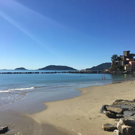 5 Terre Gate Apartment *