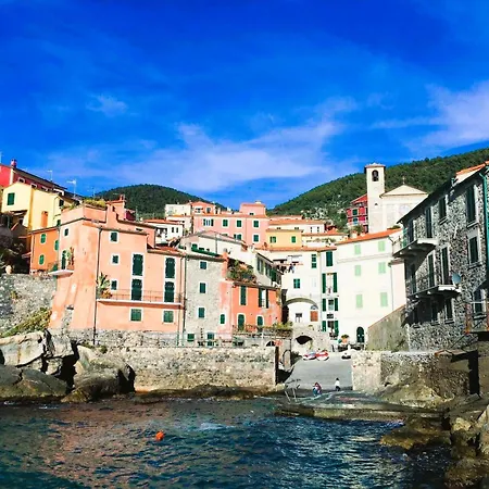 5 Terre Gate
